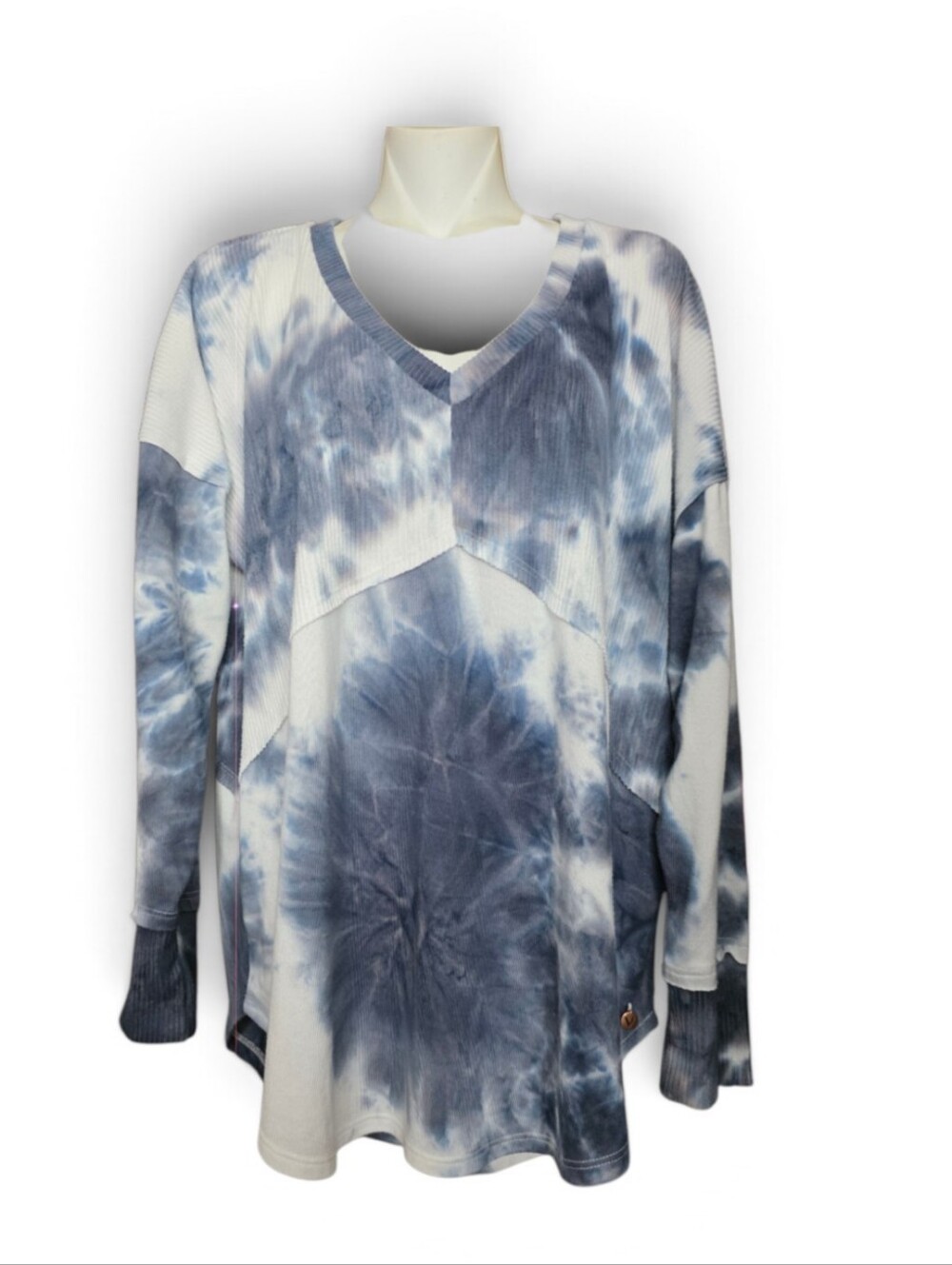 LANE BRYANT LIVI GRAY TIE DYE RIBBED SWEATSH Blue & White Tie-Dye V-Neck Pullov